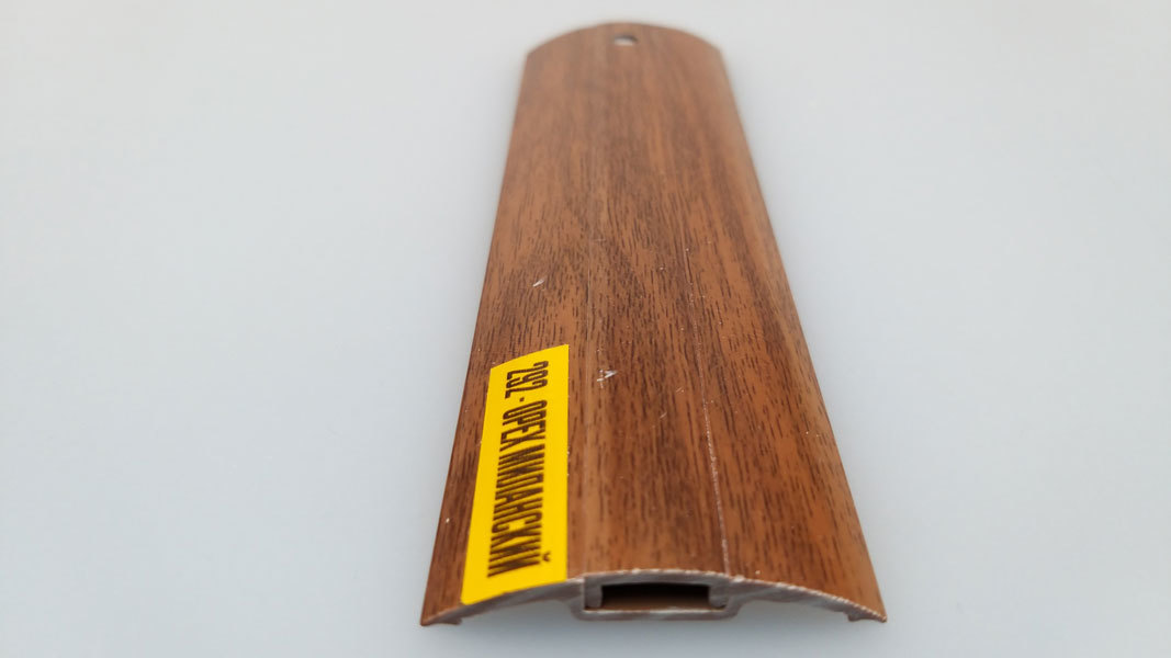 Ideal — Порог пластиковый Идеал 42x900 мм. 292 Орех миланский