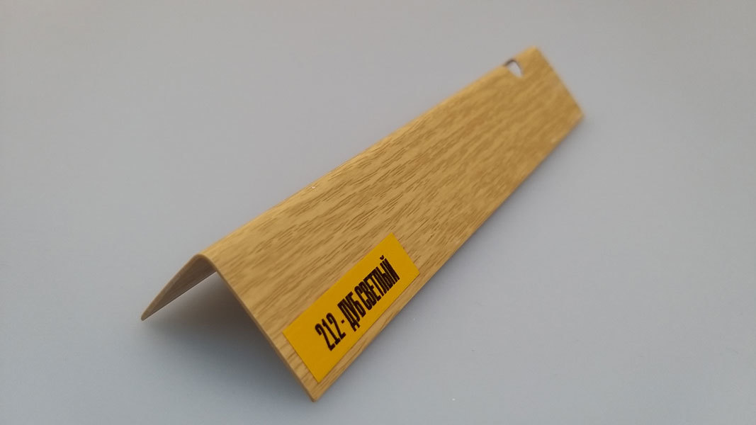 Ideal — Угол пластиковый Идеал 30х30х2700 мм. 212 Дуб светлый