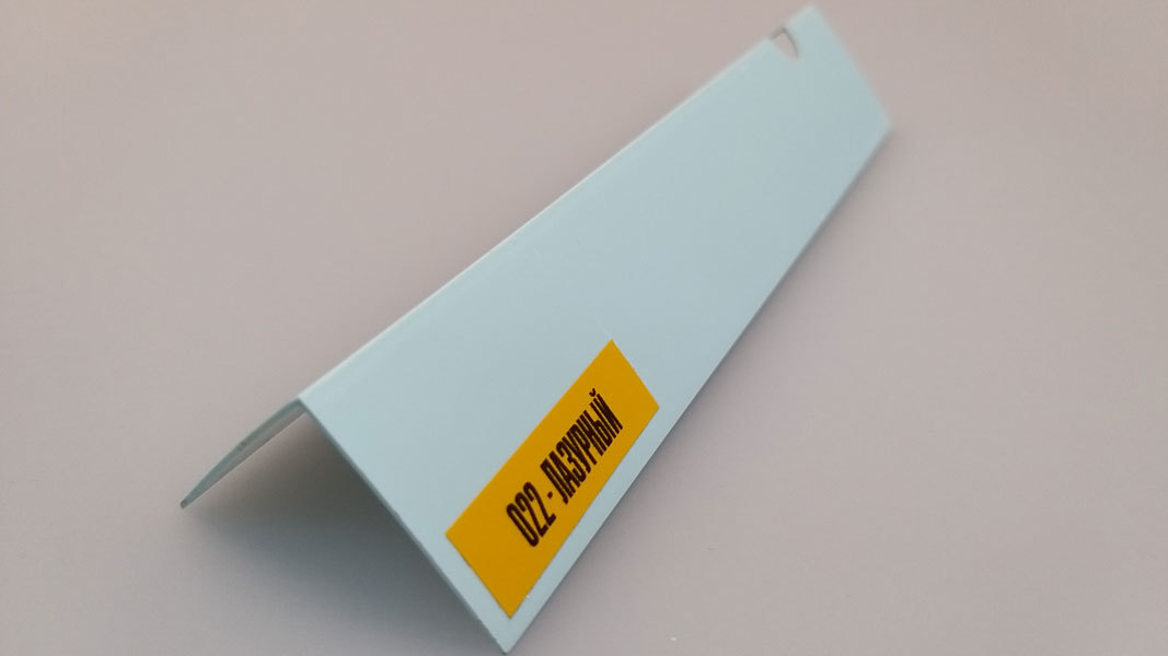 Ideal — Угол пластиковый Идеал 30х30х2700 мм. 022 Лазурный