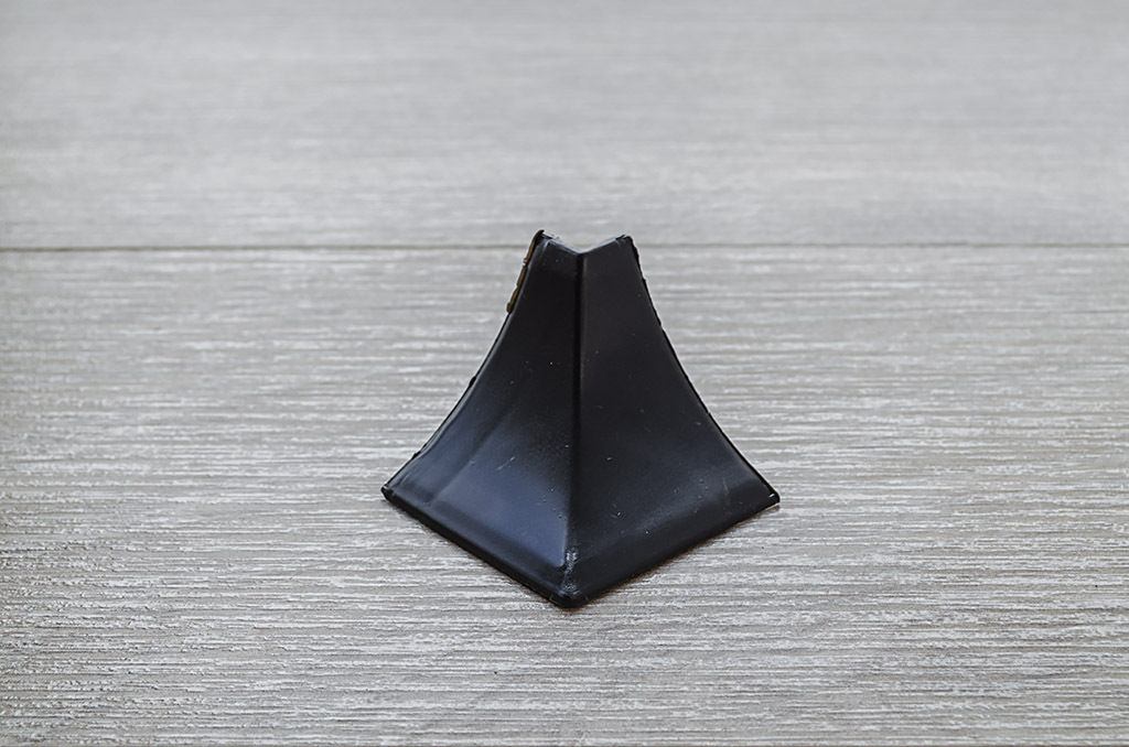 Ideal — Наружный угол для столешницы Идеал венге черный 302