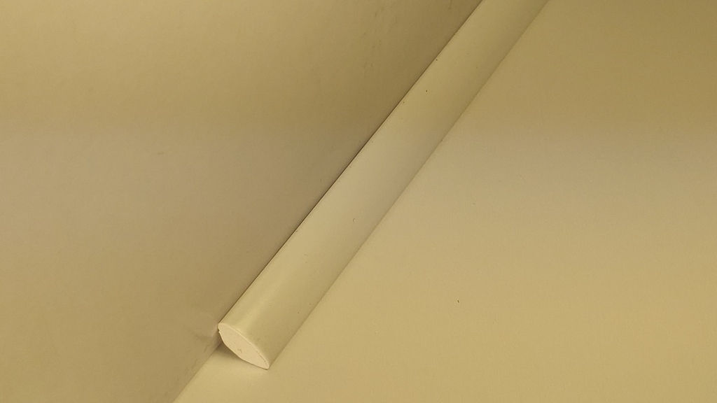 Ideal — Угол внутренний округлый вспененный ПВХ Идеал 14х14х2700 мм. 001 белый