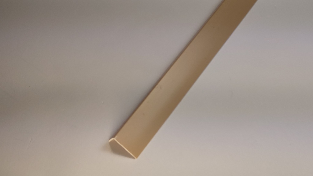 Ideal — Угол арочный ПВХ Идеал 20х12х2700 мм. 010 кремовый