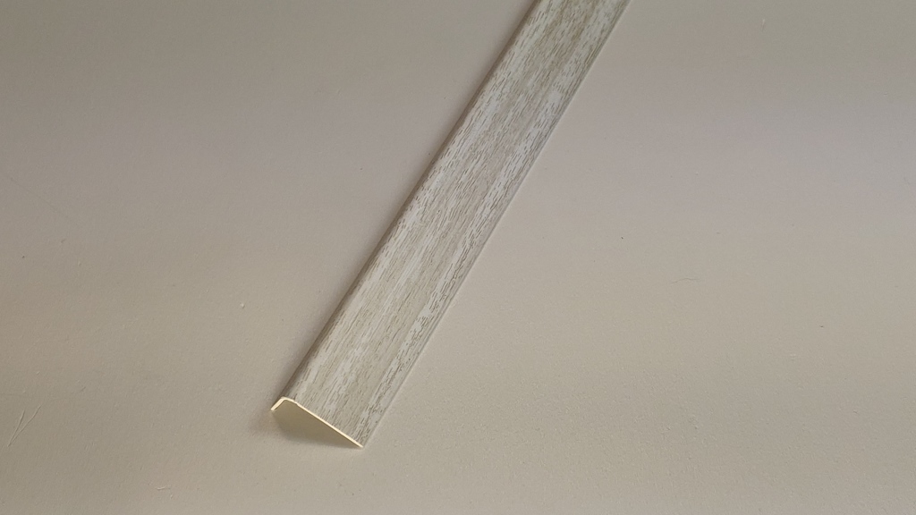 Ideal — Угол арочный ПВХ Идеал 20х12х2700 мм. 252 ясень белый